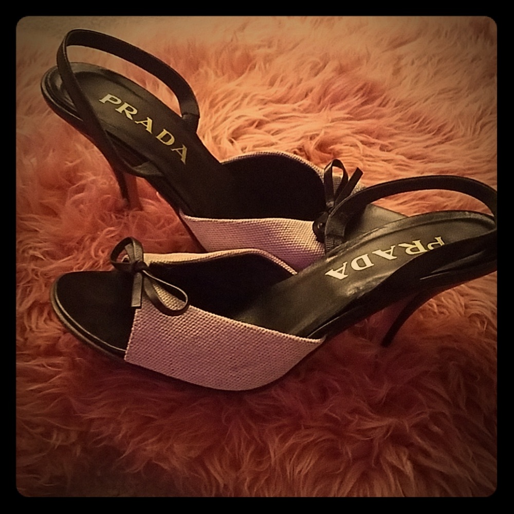 AUTHENTIC PRADA Bow Heels Sz 35.5